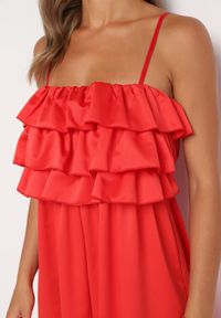Born2be - Czerwony Kombinezon Koktajlowy na Regulowanych Ramiączkach z Falbankami i Gumką w Pasie Tesvia. Okazja: na co dzień. Kolor: czerwony. Długość rękawa: na ramiączkach. Styl: wizytowy #5