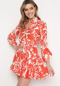 Born2be - Pomarańczowa Rozkloszowana Sukienka Mini z Paskiem Zdobiona Abstrakcyjnym Wzorem Frelia. Kolor: pomarańczowy. Materiał: materiał. Wzór: aplikacja. Typ sukienki: koszulowe. Długość: mini #5