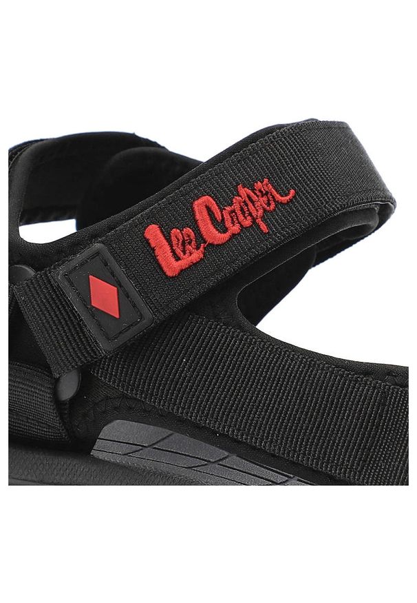 Czarne Sandały Lee Cooper Wygodne Buty Na Lato. Zapięcie: rzepy. Kolor: czarny. Materiał: materiał. Sezon: lato. Styl: sportowy