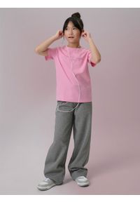 4f - 4F T-shirt regular z nadrukiem dziewczęcy - różowy 152 (11-12 lat). Okazja: na co dzień. Kolor: różowy. Materiał: skóra, bawełna, materiał. Długość rękawa: krótki rękaw. Długość: krótkie. Wzór: nadruk. Sezon: lato. Styl: casual #1