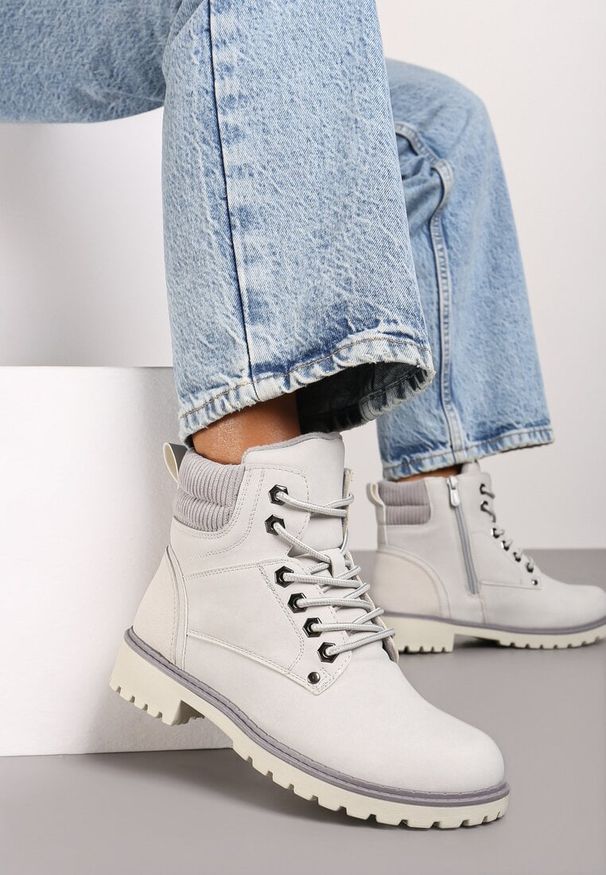 Born2be - Szare Płaskie Klasyczne Traperki ze Sznurowaniem Lobanne. Kolor: szary. Materiał: jeans, wełna. Sezon: zima, jesień. Styl: klasyczny