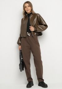 Born2be - Brązowe Spodnie Bawełniane w Stylu Mom Fit ze Sznurkiem Adenelle. Okazja: na co dzień. Kolor: brązowy. Materiał: bawełna. Styl: casual #6
