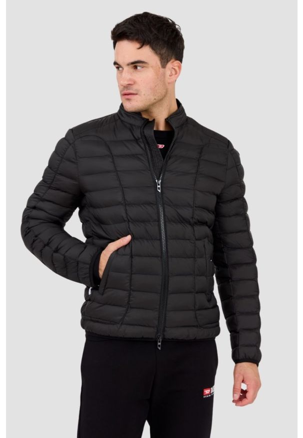 Diesel - DIESEL Czarna pikowana męska kurtka W-PILOT, Rozmiar 48. Okazja: na co dzień. Kolor: czarny. Materiał: poliester. Długość rękawa: długi rękaw. Długość: długie. Wzór: bez wzorów. Styl: klasyczny, casual, elegancki