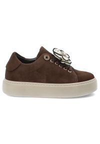 Czekoladowe Sneakersy Karino Modne Obuwie Damskie. Okazja: na co dzień. Kolor: brązowy. Materiał: welur, materiał. Szerokość cholewki: normalna. Wzór: kwiaty. Styl: casual