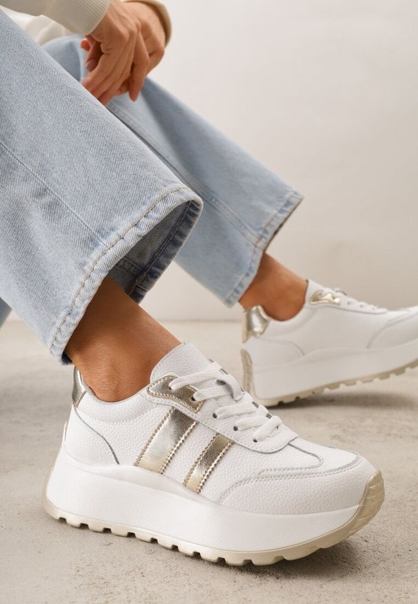 Renee - Białe Sneakersy ze Skóry Naturalnej na Platformie Cezella. Okazja: na co dzień. Kolor: biały. Materiał: skóra. Obcas: na platformie