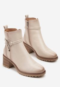 Renee - Beżowe Botki na Słupkowym Obcasie Zdobione Aplikacją Tulaviera. Okazja: na co dzień. Kolor: beżowy. Materiał: jeans. Szerokość cholewki: normalna. Wzór: aplikacja. Obcas: na obcasie. Styl: casual. Wysokość obcasa: średni #2