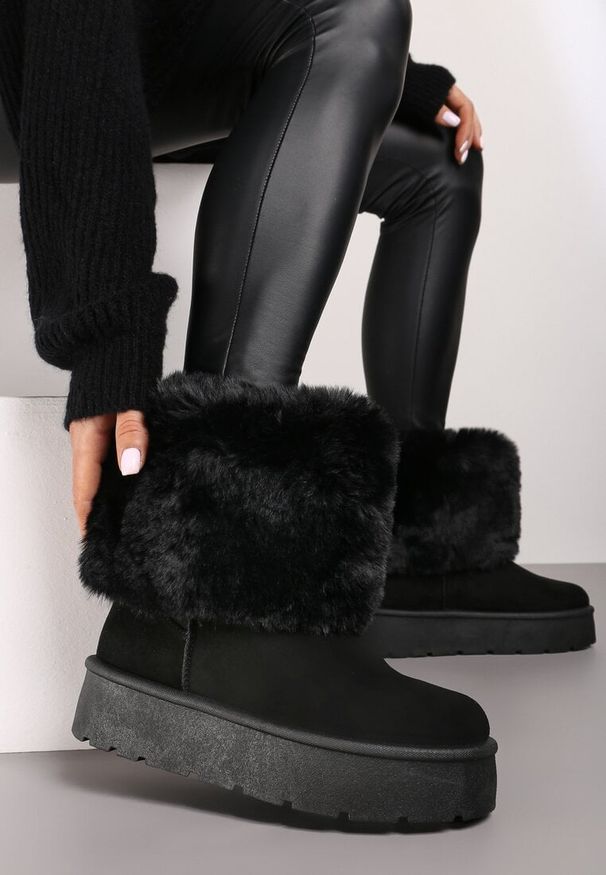 Born2be - Czarne Krótkie Śniegowce na Platformie z Futerkiem Naontia. Okazja: na co dzień. Kolor: czarny. Materiał: futro. Sezon: zima. Obcas: na platformie. Styl: casual, elegancki