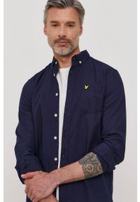 Lyle & Scott - Koszula bawełniana. Okazja: na co dzień. Typ kołnierza: button down. Kolor: niebieski. Materiał: bawełna. Długość rękawa: długi rękaw. Długość: długie. Wzór: gładki, aplikacja. Styl: casual #1