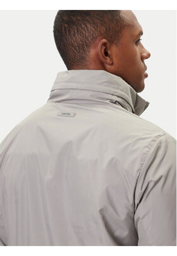 Calvin Klein Kurtka przejściowa LV04LC511G Beżowy Relaxed Fit. Kolor: beżowy. Materiał: syntetyk