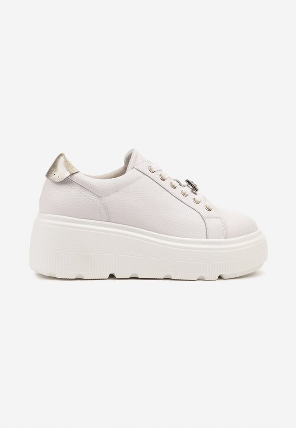 Born2be - Białe Skórzane Sneakersy na Grubej Podeszwie z Metaliczną Wstawką Remalia. Okazja: na co dzień. Kolor: biały. Materiał: skóra