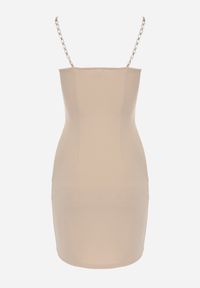 Renee - Beżowa Asymetryczna Sukienka Mini na Łańcuszkowych Ramiączkach z Marszczeniem Ranizo. Kolor: beżowy. Długość rękawa: na ramiączkach. Sezon: wiosna, lato. Typ sukienki: asymetryczne. Długość: mini #6