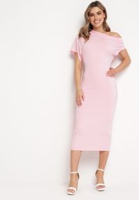 Born2be - Różowa Asymetryczna Sukienka Midi o Dopasowanym Fasonie Tivalle. Kolor: różowy. Typ sukienki: asymetryczne. Długość: midi #4