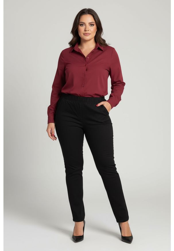 Moda Size Plus Iwanek - Eleganckie czarne spodnie Jeangaliny02 o kroju regular PLUS SIZE XXL OVERSIZE JESIEŃ. Okazja: na co dzień. Kolekcja: plus size. Kolor: czarny. Materiał: poliester, jeans, bawełna, tkanina, wiskoza, materiał. Sezon: jesień. Styl: elegancki