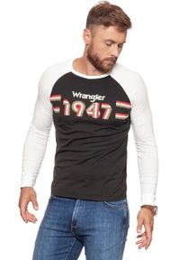 Wrangler - LONGSLEEVE WRANGLER LS 1947 TEE FADED BLACK W7B82GOV6 112131552. Długość rękawa: długi rękaw. Wzór: nadruk #7