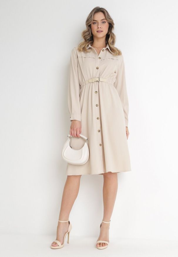 Born2be - Beżowa Sukienka Midi z Gumką w Pasie i Dodatkowym Paskiem ze Sprzączką Zawadi. Kolor: beżowy. Styl: elegancki. Długość: midi