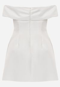 Born2be - Biała Rozkloszowana Sukienka VICES z Hiszpańskim Dekoltem Dorienora. Okazja: na imprezę. Typ kołnierza: dekolt hiszpanka. Kolor: biały. Materiał: poliester. Typ sukienki: rozkloszowane #5