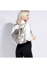 Wittchen - Damski plecak z zaokrągloną kieszenią z przodu. Kolor: beżowy. Materiał: skóra ekologiczna. Wzór: haft. Styl: elegancki #5