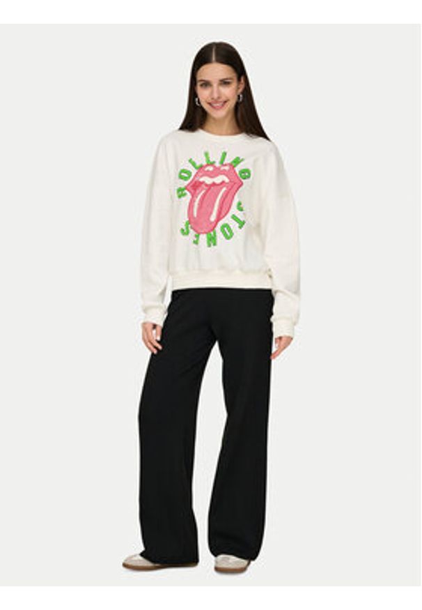 only - ONLY Bluza Rolling Stones 15345927 Biały Regular Fit. Kolor: biały. Materiał: syntetyk