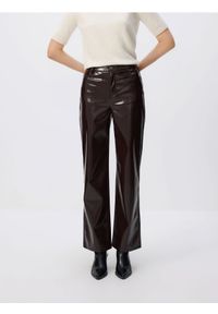Reserved - Spodnie z imitacji skóry - burgundowy. Kolor: czerwony. Materiał: skóra #1