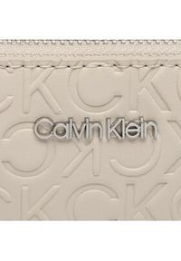 Calvin Klein Torebka Ck Must Camera Bag W/Pckt Emb Mn K60K611008 Beżowy. Kolor: beżowy. Materiał: skórzane #5