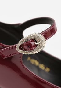 Renee - Bordowe Czółenka Szpilki z Paskiem na Sprzączkę Romirida. Okazja: do pracy. Zapięcie: pasek. Kolor: czerwony. Materiał: satyna. Obcas: na szpilce. Styl: klasyczny, elegancki. Wysokość obcasa: średni #5