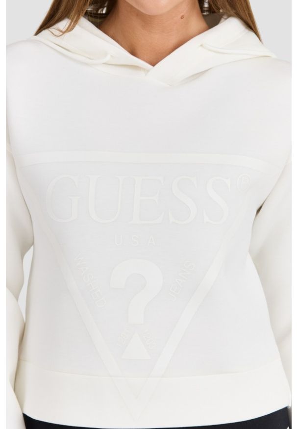 Guess - GUESS Biała damska bluza New Alisa z dużym logo, Rozmiar L. Kolor: biały. Materiał: elastan, wiskoza, poliamid, materiał