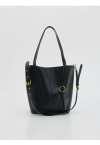 Reserved - Torebka shopper z zawieszką - czarny. Kolor: czarny. Materiał: skórzane