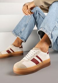 Renee - Beżowo-Bordowe Sneakersy na Płaskiej Podeszwie z Ozdobnymi Paskami Velali. Okazja: na co dzień. Zapięcie: pasek. Kolor: beżowy. Materiał: jeans. Wzór: paski. Obcas: na płaskiej podeszwie