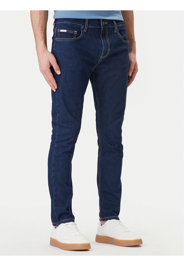 Guess Jeans Jeansy M6RA0F D6326 Granatowy Regular Fit. Kolor: niebieski