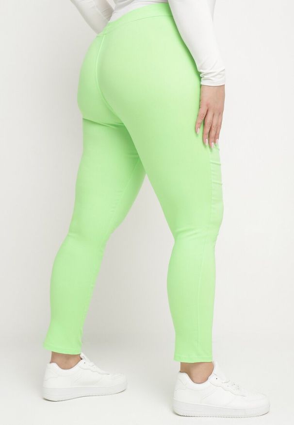 Born2be - Jasnozielone Spodnie z Wysokim Stanem oraz Gumką w Pasie i Regulowanymi Troczkami Berlioza. Okazja: na co dzień. Stan: podwyższony. Kolor: zielony. Styl: casual