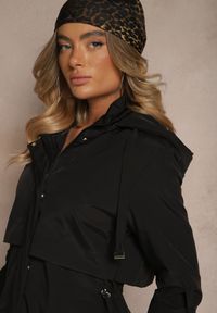Renee - Czarna Kurtka Parka z Kapturem i Regulowanymi Troczkami Isalene. Okazja: na co dzień. Typ kołnierza: kaptur. Kolor: czarny. Materiał: jeans. Styl: elegancki, casual #4