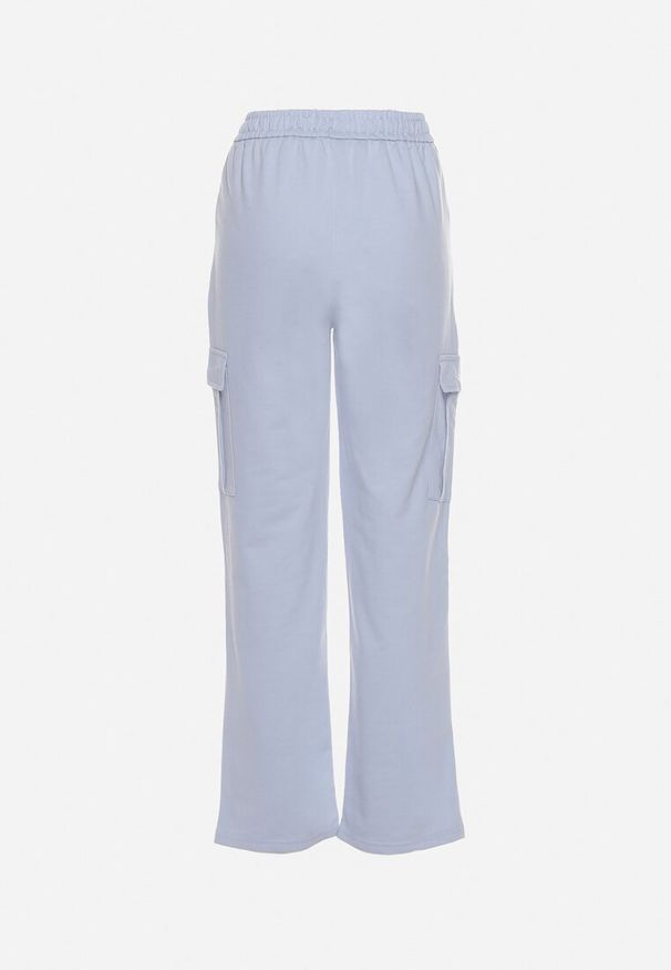 Born2be - Jasnoniebieskie Bawełniane Spodnie z Gumką w Pasie i Naszytymi Kieszeniami Selpa. Kolor: niebieski. Materiał: bawełna. Wzór: aplikacja