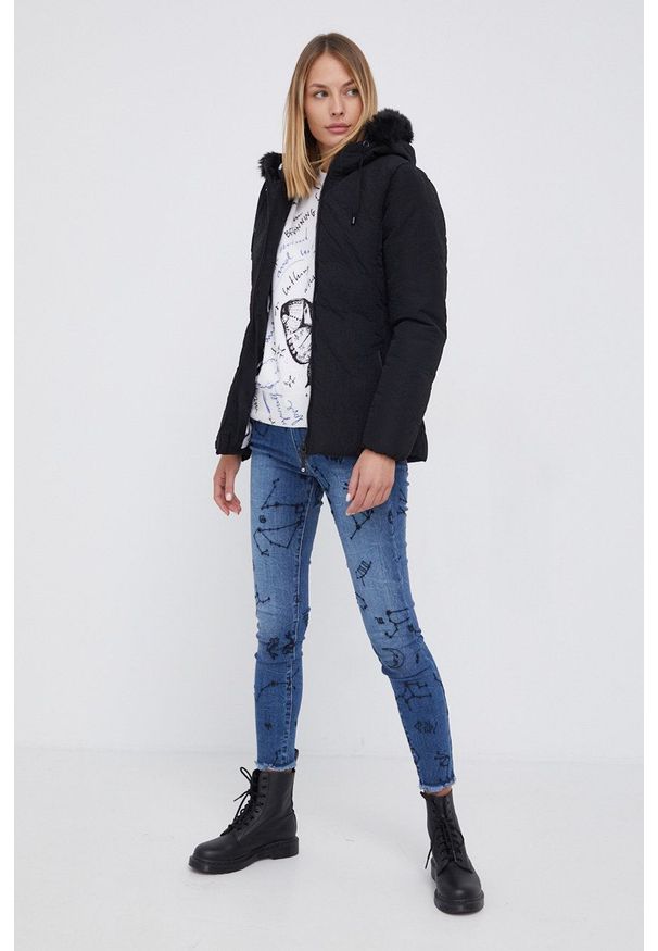 Desigual Kurtka damska kolor czarny zimowa. Okazja: na co dzień. Kolor: czarny. Materiał: futro, włókno, materiał. Sezon: zima. Styl: casual