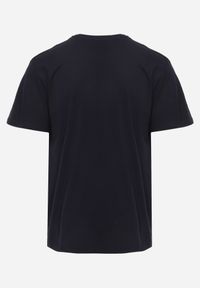 Born2be - Granatowa Koszulka T-shirt z Bawełny Ozdobiona Napisem Palidia. Okazja: na co dzień. Typ kołnierza: kaptur. Kolor: niebieski. Materiał: bawełna. Wzór: napisy, aplikacja. Styl: casual #3