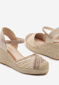 Born2be - Ciemnobeżowe Sandały w Stylu Espadryli na Plecionym Koturnie Anniviora. Okazja: na co dzień. Kolor: beżowy. Sezon: lato. Obcas: na koturnie. Styl: casual, retro, elegancki