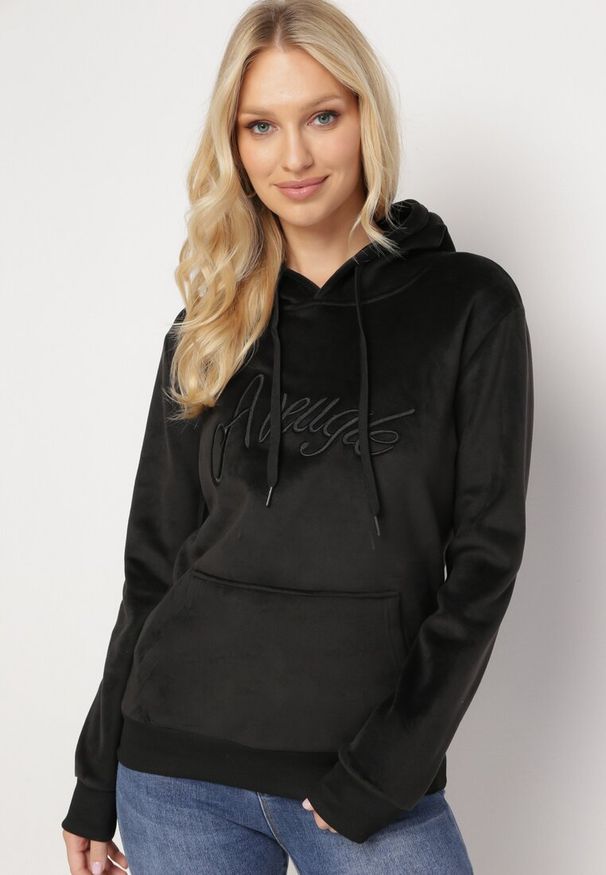 Born2be - Czarna Welurowa Bluza z Haftem Akiffa. Kolor: czarny. Materiał: welur. Wzór: haft