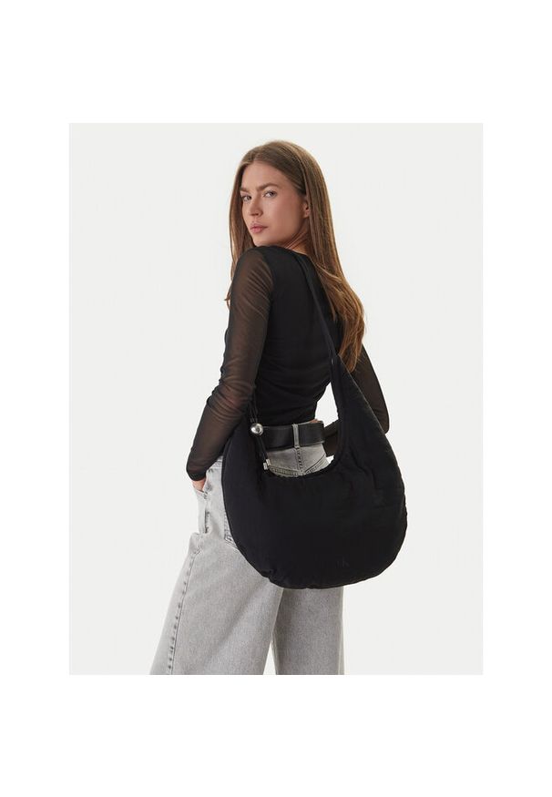 Torebka Calvin Klein. Kolor: czarny