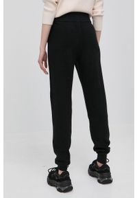 Morgan spodnie damskie kolor czarny joggery high waist. Stan: podwyższony. Kolor: czarny. Materiał: dzianina
