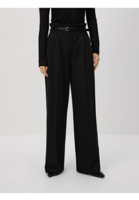 Reserved - Spodnie z paskiem - czarny. Kolor: czarny. Materiał: wiskoza, tkanina