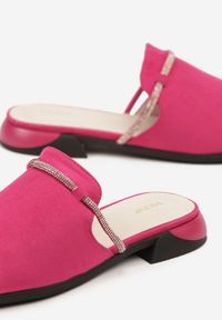 Born2be - Fuksjowe Klapki Vices Ozdobione Paskiem z Cyrkonii Tilirea. Okazja: na co dzień. Kolor: różowy. Wzór: aplikacja. Sezon: lato. Styl: klasyczny, casual #4