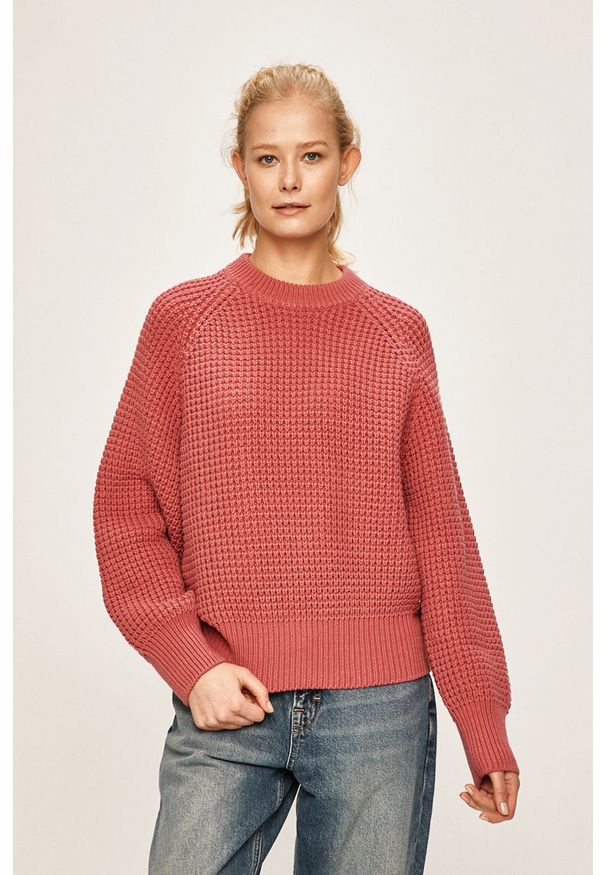 Pepe Jeans - Sweter. Kolor: różowy. Materiał: bawełna, dzianina, akryl. Wzór: gładki