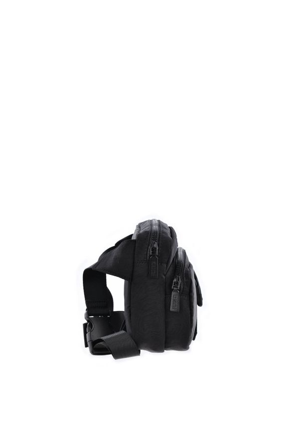 Big Star Accessories - Torba damska Big Star, materiał tekstylny w czarnym kolorze z kompaktową konstrukcją regulowanym paskiem z klamrą oraz zamykanymi kieszeniami na zame. Kolor: czarny. Styl: casual, elegancki