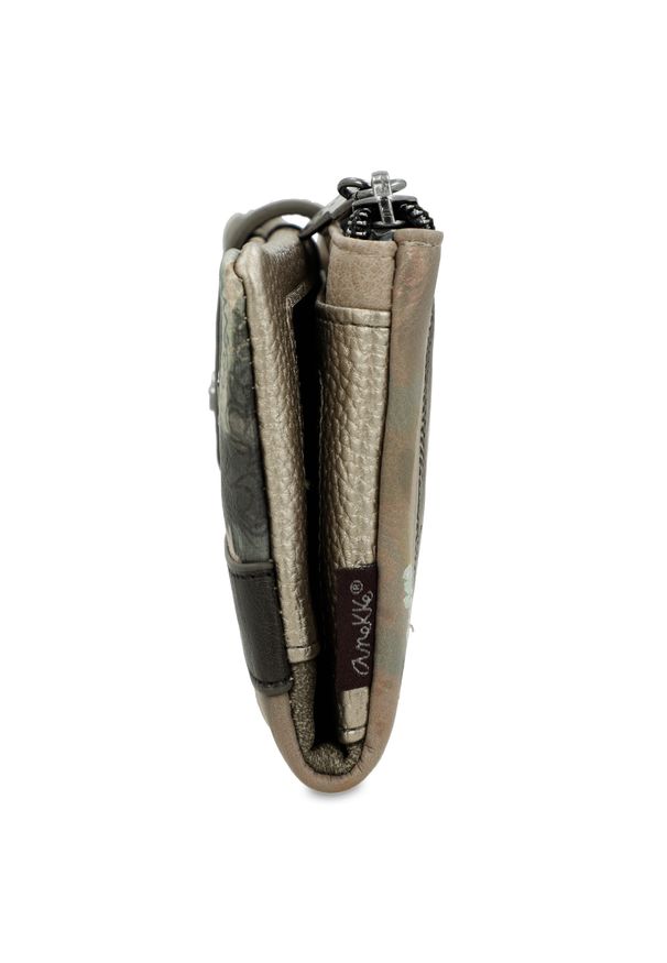 Brązowy Stylowy Portfel Damski Anekke Z Laleczką. Kolor: brązowy. Wzór: aplikacja, haft, motyw z bajki, kwiaty