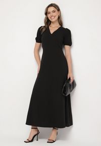 Born2be - Czarna Sukienka Rozkloszowana z Trójkątnym Dekoltem Efralinae. Okazja: na imprezę, na spacer. Kolor: czarny. Sezon: lato. Typ sukienki: rozkloszowane. Styl: elegancki, klasyczny #7