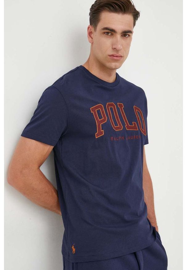 Polo Ralph Lauren t-shirt bawełniany kolor granatowy z aplikacją. Typ kołnierza: polo. Kolor: niebieski. Materiał: bawełna. Wzór: aplikacja