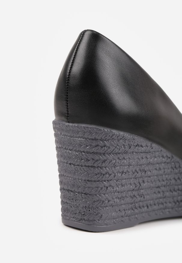 Renee - Czarne Czółenka Vices ze Skórzaną Wkładką na Plecionym Koturnie Serapne. Kolor: czarny. Materiał: skóra. Obcas: na koturnie. Styl: klasyczny