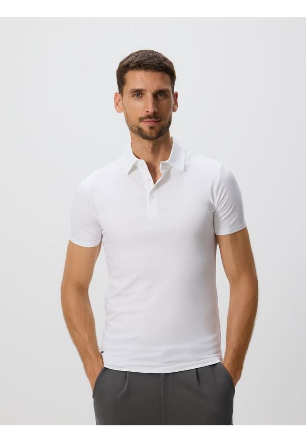 Reserved - Koszulka polo slim - biały. Typ kołnierza: polo. Kolor: biały. Materiał: wiskoza, dzianina