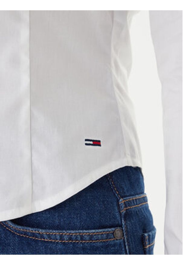 Tommy Jeans Koszula Baby DW0DW22604 Biały Slim Fit. Kolor: biały. Materiał: bawełna