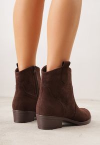 Born2be - Brązowe Botki Ażurowe na Obcasie w Stylu Kowbojek Lalona. Okazja: na co dzień. Kolor: brązowy. Materiał: dzianina. Wzór: ażurowy. Obcas: na obcasie. Styl: casual. Wysokość obcasa: średni #9