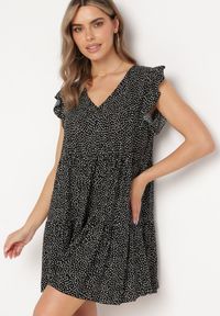 Born2be - Czarna Bawełniana Sukienka o Rozkloszowanym Kroju w Kropki Giavina. Okazja: na co dzień. Kolor: czarny. Materiał: bawełna. Wzór: kropki. Typ sukienki: rozkloszowane, sportowe. Styl: casual, sportowy #6
